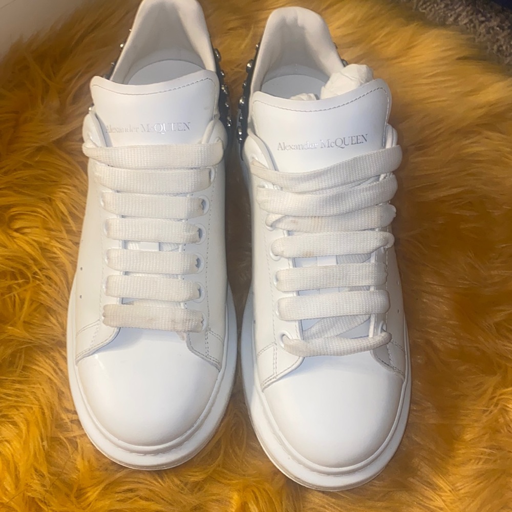 Men Alexander McQueen, white and black Pelle S Gomma Larry Larry